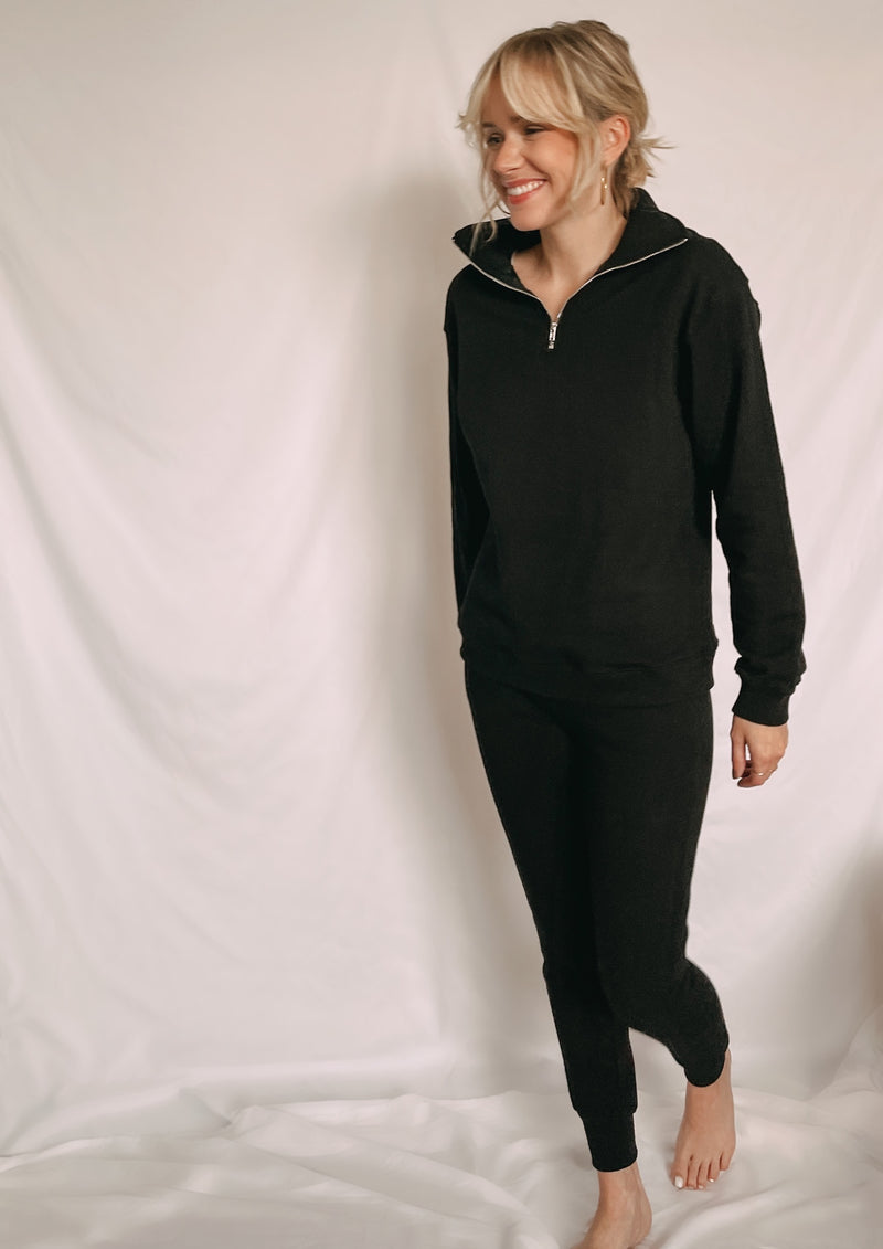 The RELAX 1/4 ZIP True Black